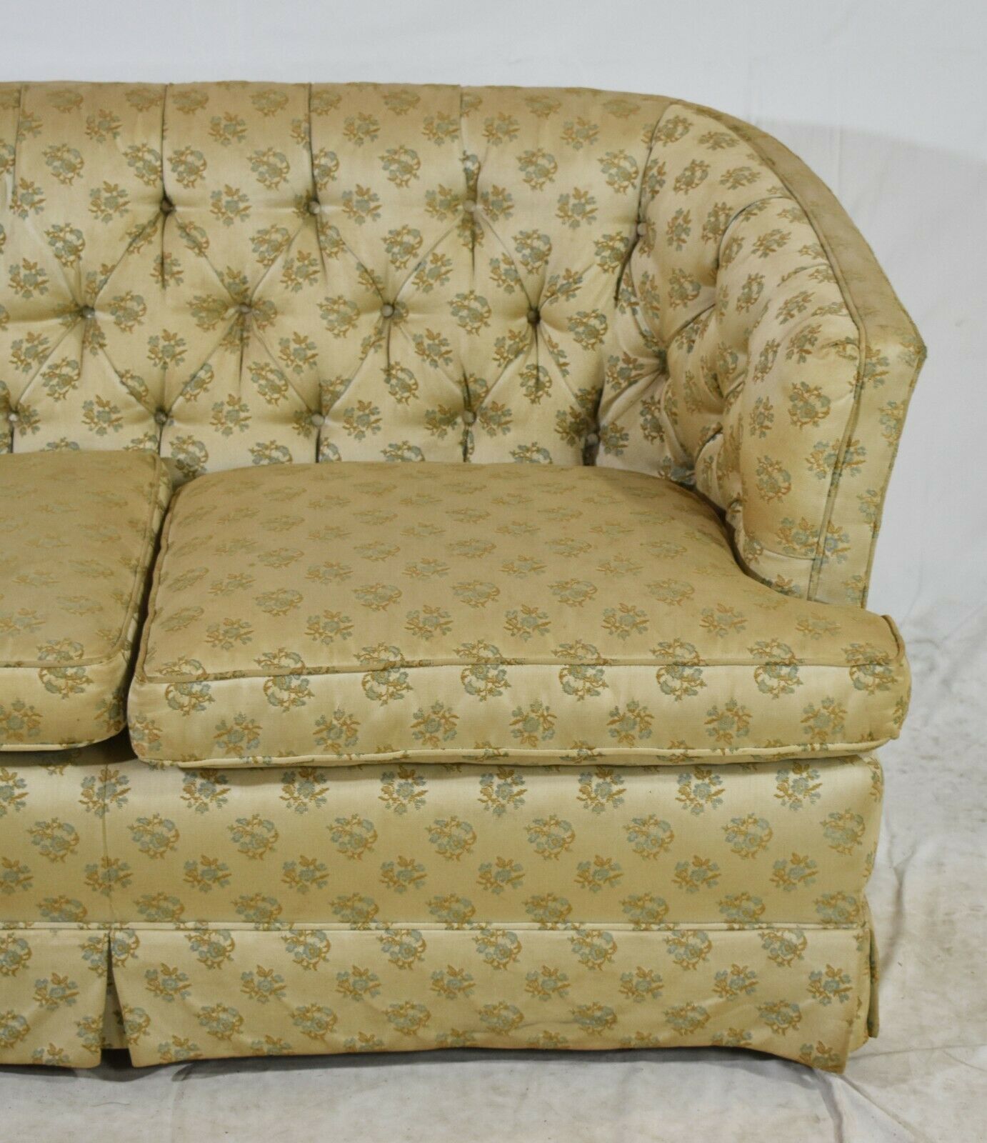 Kittinger Old Dominion Collection Settee Sofa Tufted Button Silk Fabric