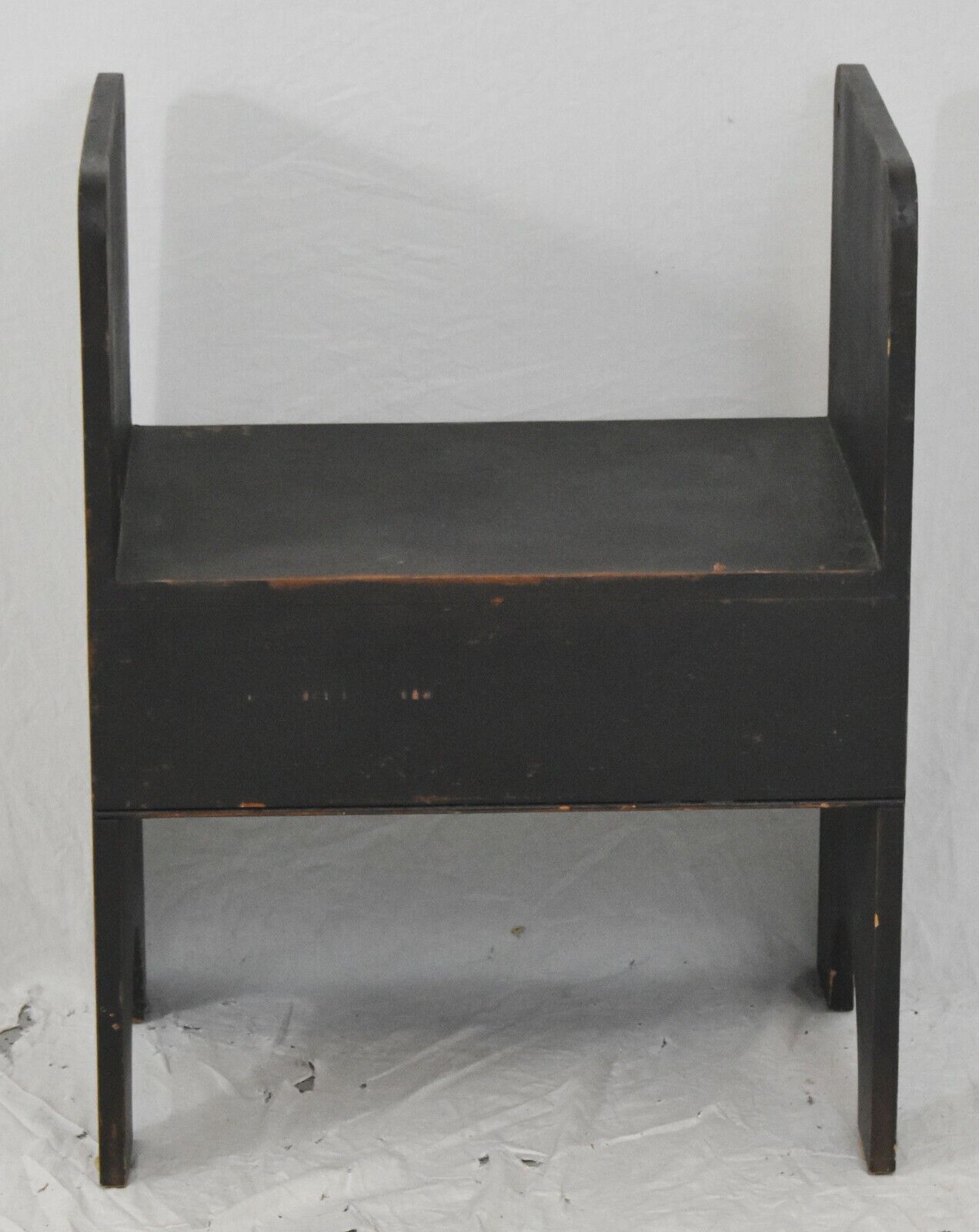 Portsmouth Round Shoefoot Hutch Table Bench Made David T. Smith Ohio Artisan