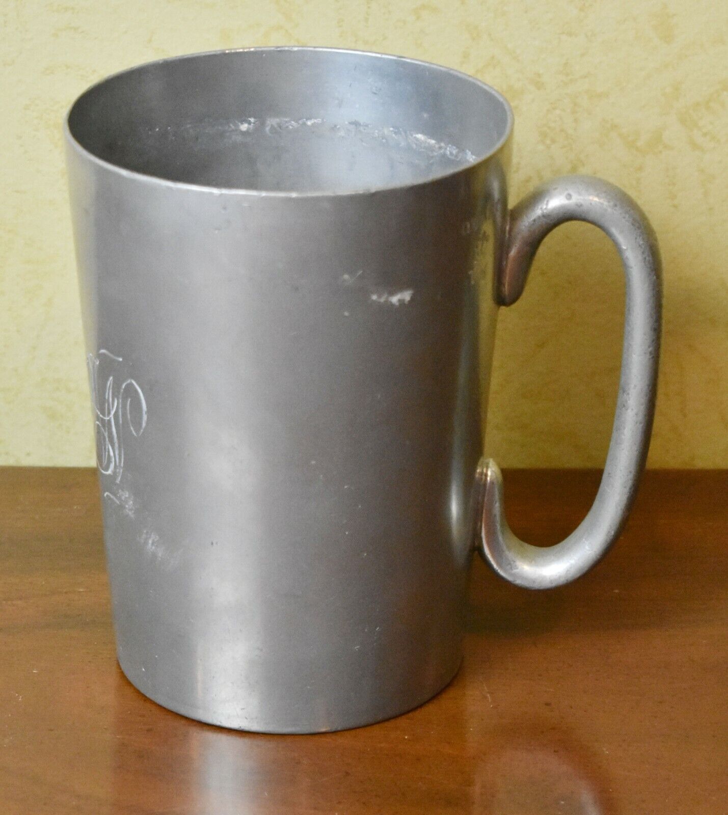 Antique Victorian Pewter Large Tankard Marked V R with the Crown English Pewter
