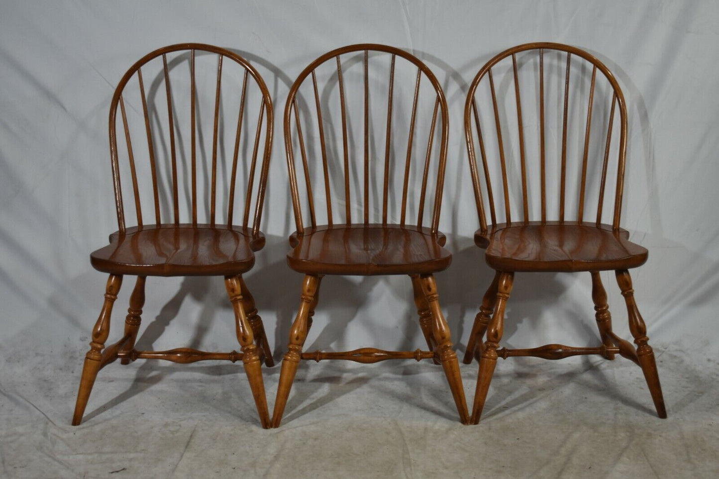 Frederick Duckloe & Bros Vintage Set 6 Loop back Windsor Dining Chairs