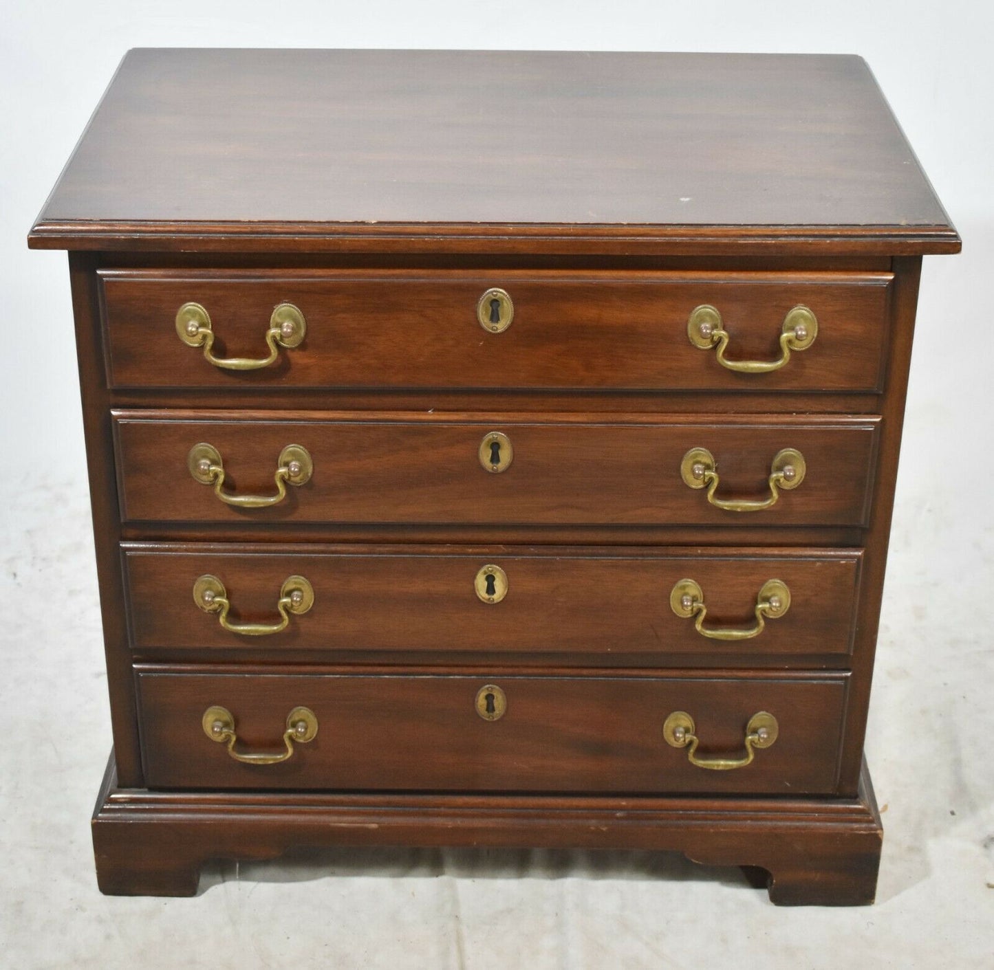 Henkel Harris Chippendale Style Mahogany Bachelors Dresser Chest