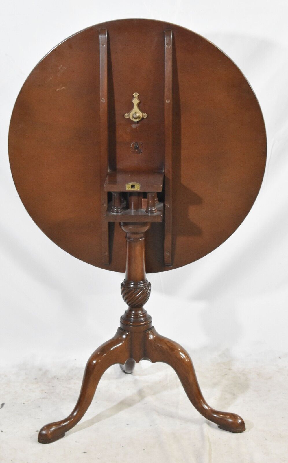 Kittinger Historic Newport Collection Mahogany Round Queen Anne Tilt Top Table