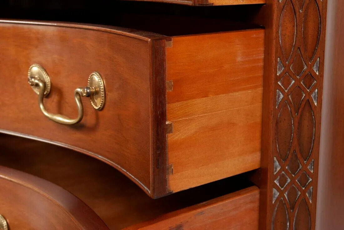 Kittinger Williamsburg COLLECTION Mahogany Serpentine Chest CW 176