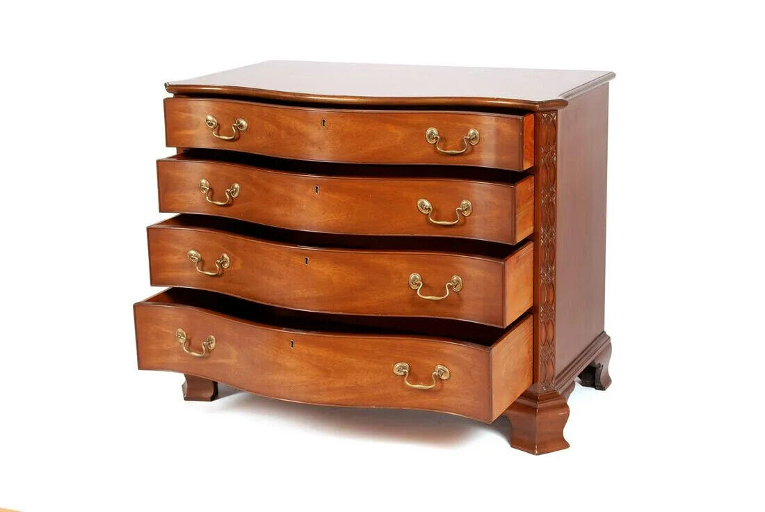 Kittinger Williamsburg COLLECTION Mahogany Serpentine Chest CW 176