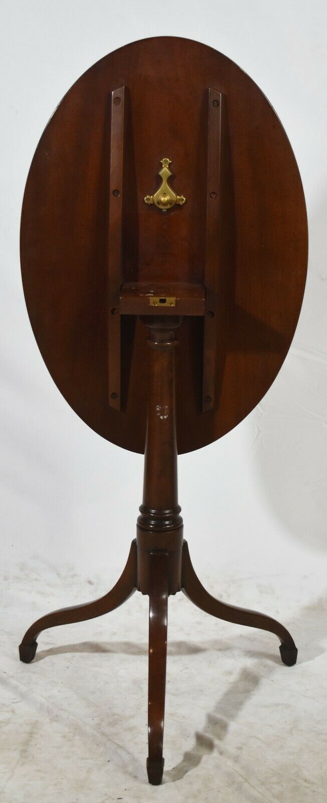 KITTINGER Williamsburg Mahogany Oval Tilt Top Table Occasional Table CW 135