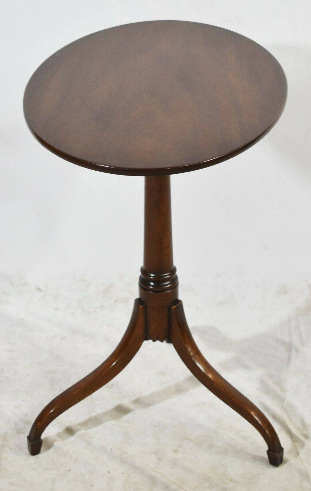 KITTINGER Williamsburg Mahogany Oval Tilt Top Table Occasional Table CW 135