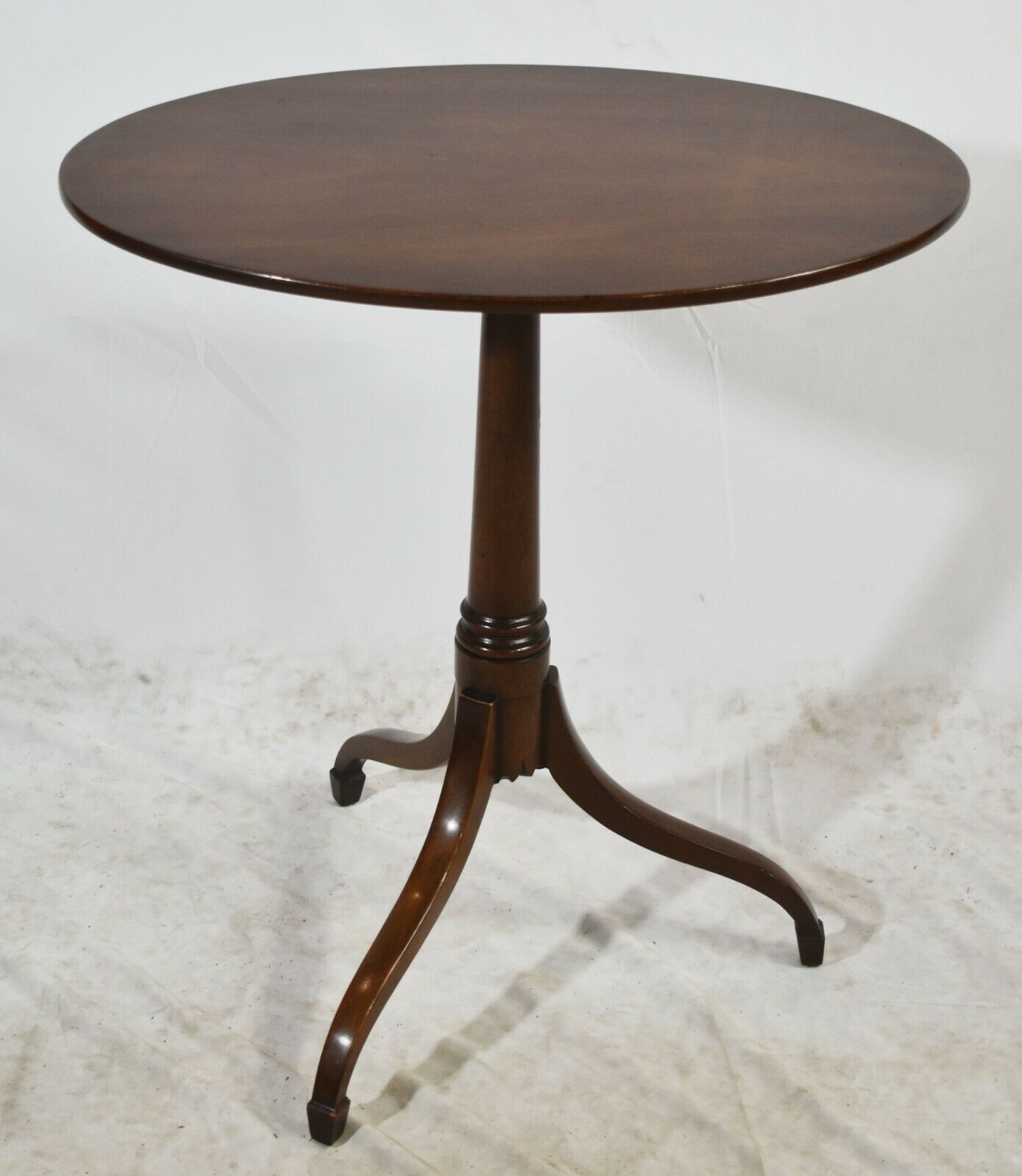 KITTINGER Williamsburg Mahogany Oval Tilt Top Table Occasional Table CW 135