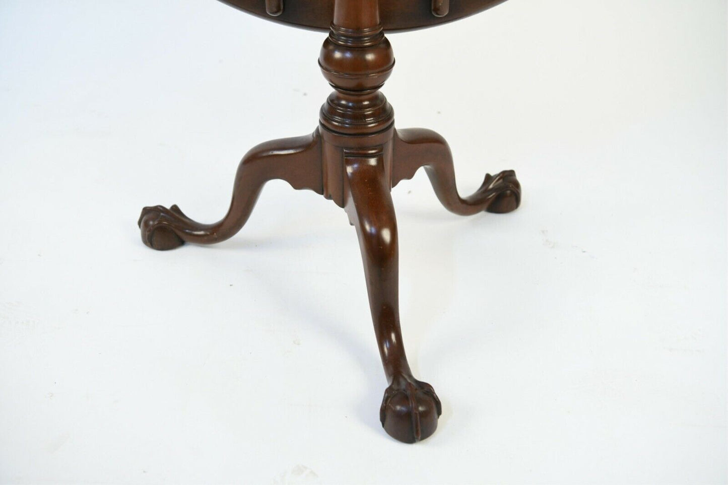 KITTINGER Williamsburg Mahogany Tilt Top Table Tea Table CW 70 Claw and Ball