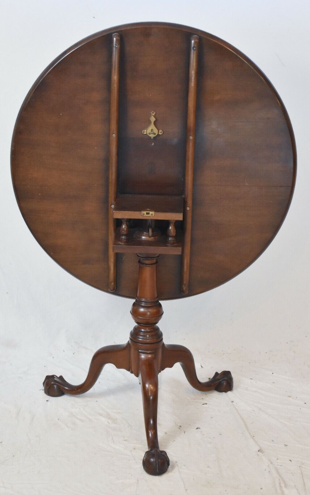 KITTINGER Williamsburg Mahogany Tilt Top Table Tea Table CW 70 Claw and Ball