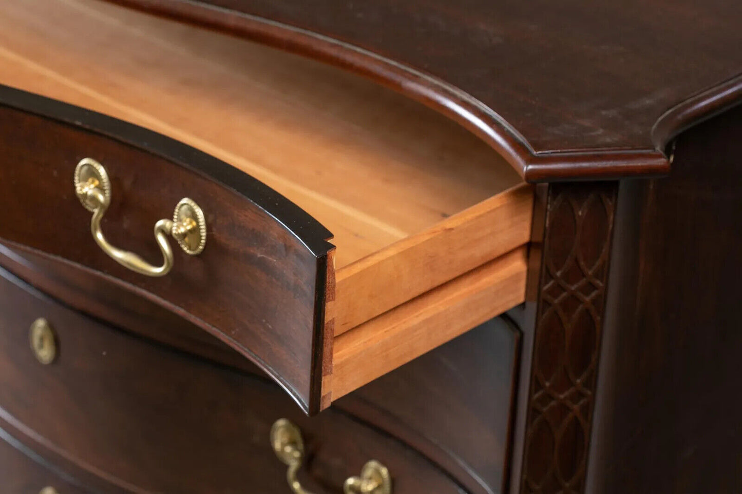 STICKLEY Williamsburg COLLECTION Mahogany Blackwell Serpentine Chest CW 201