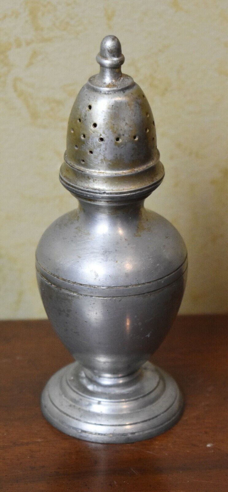 Stieff Colonial Williamsburg Pewter Salt & Pepper Shaker Set CW 97-13