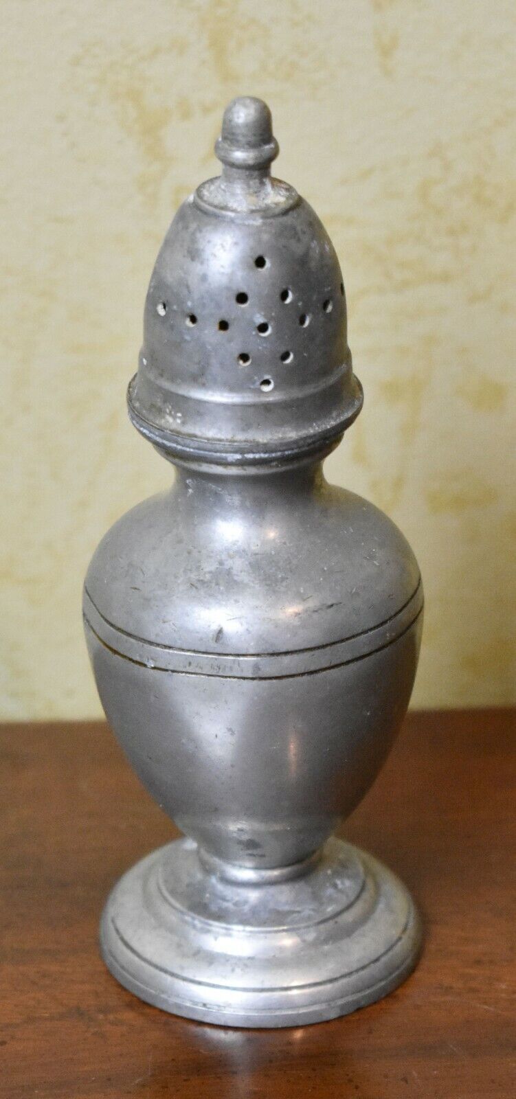 Stieff Colonial Williamsburg Pewter Salt & Pepper Shaker Set CW 97-13