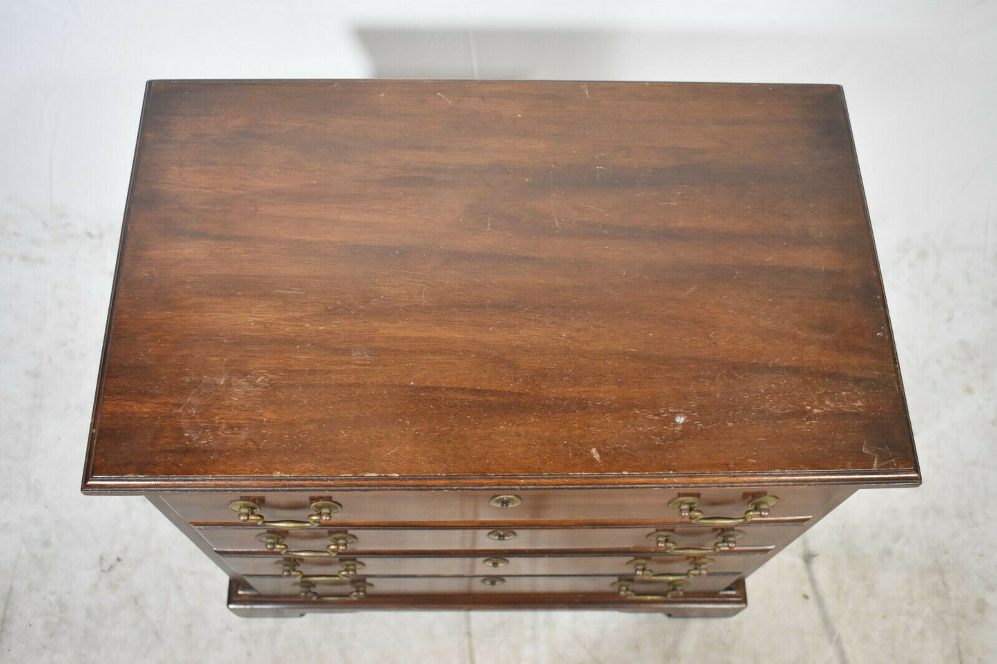 Henkel Harris Chippendale Style Mahogany Bachelors Dresser Chest