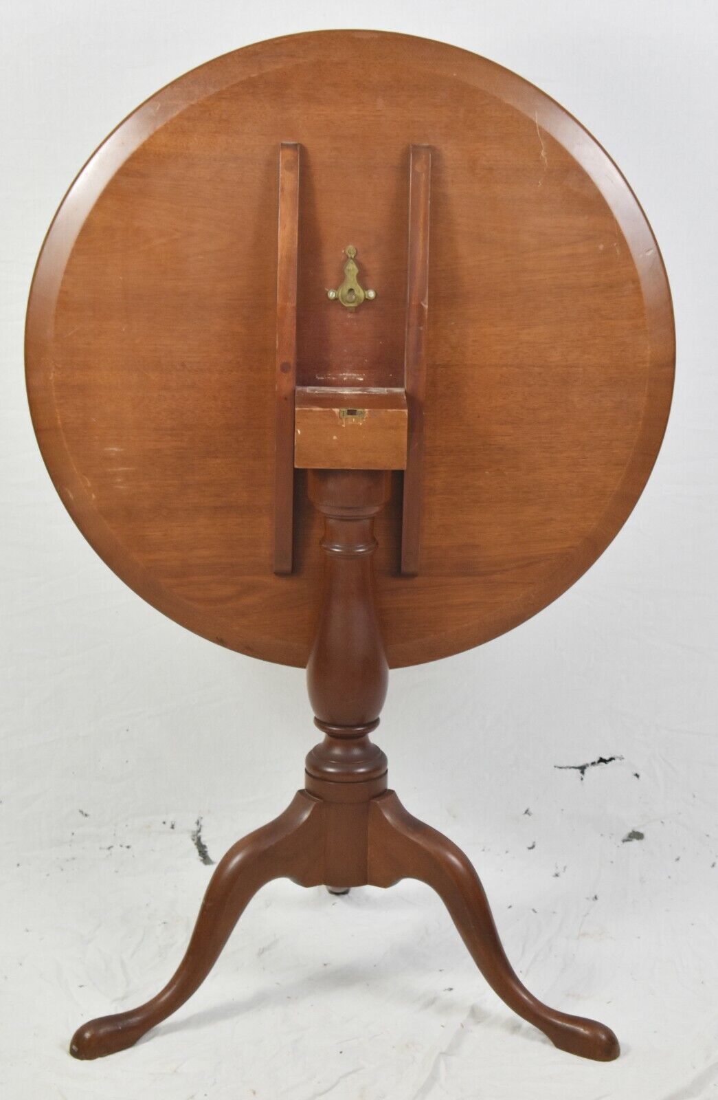 BIGGS KITTINGER Queen Anne Style Mahogany Tilt Top Table Williamsburg Style