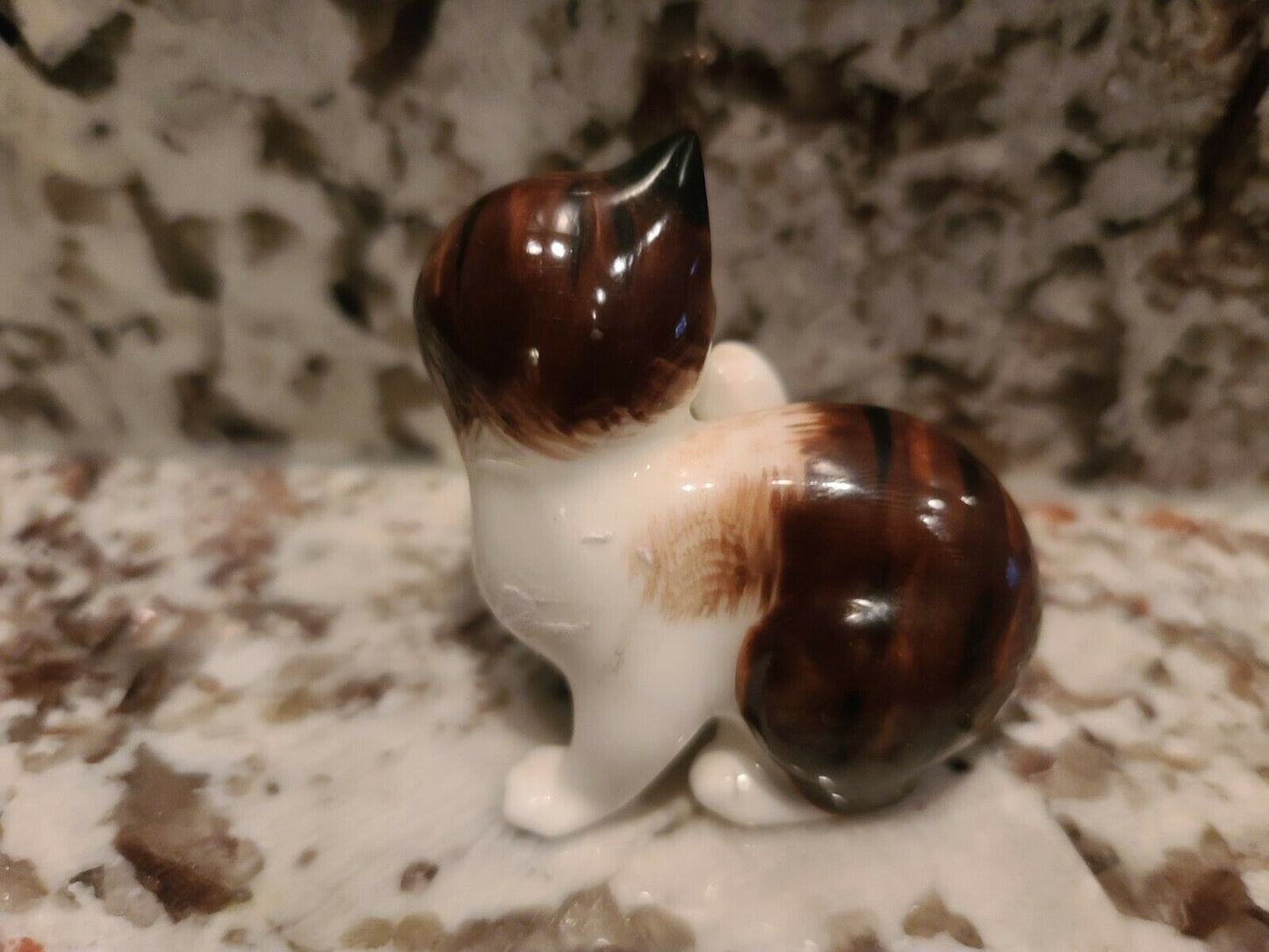 Royal Doulton HN 2580 porcelain cat figurine Bone china kitten