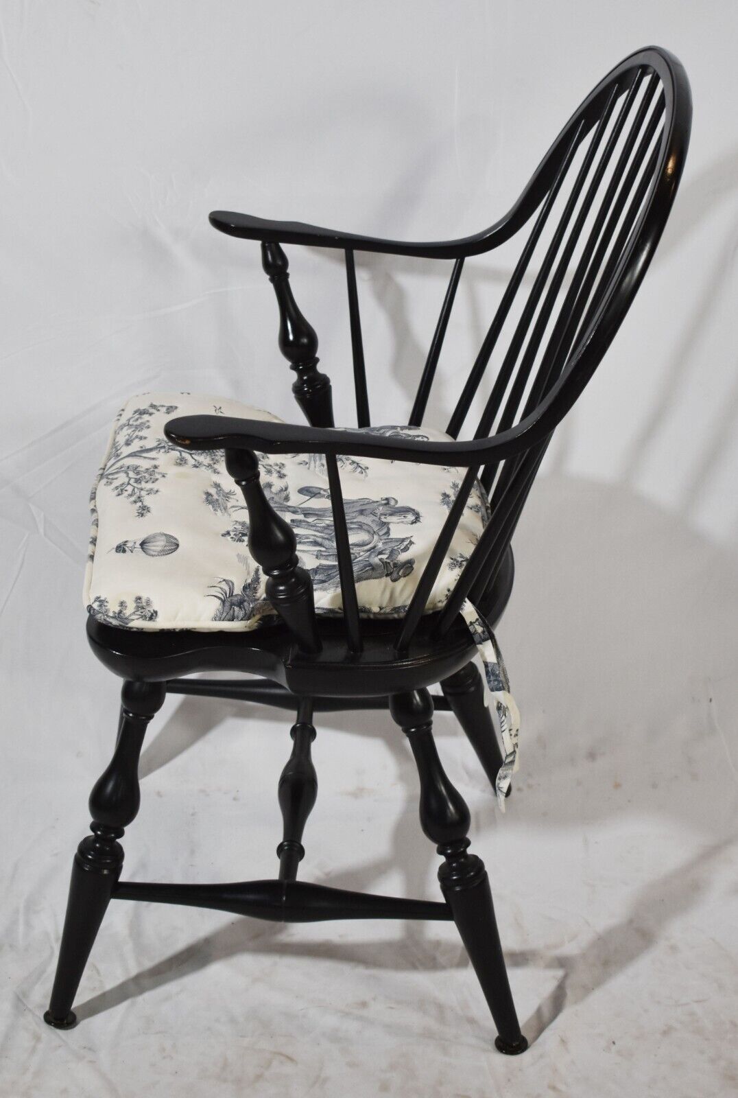 Black Continuous Arm Windsor Chair Bench Made w Toile Blue Chair Pad