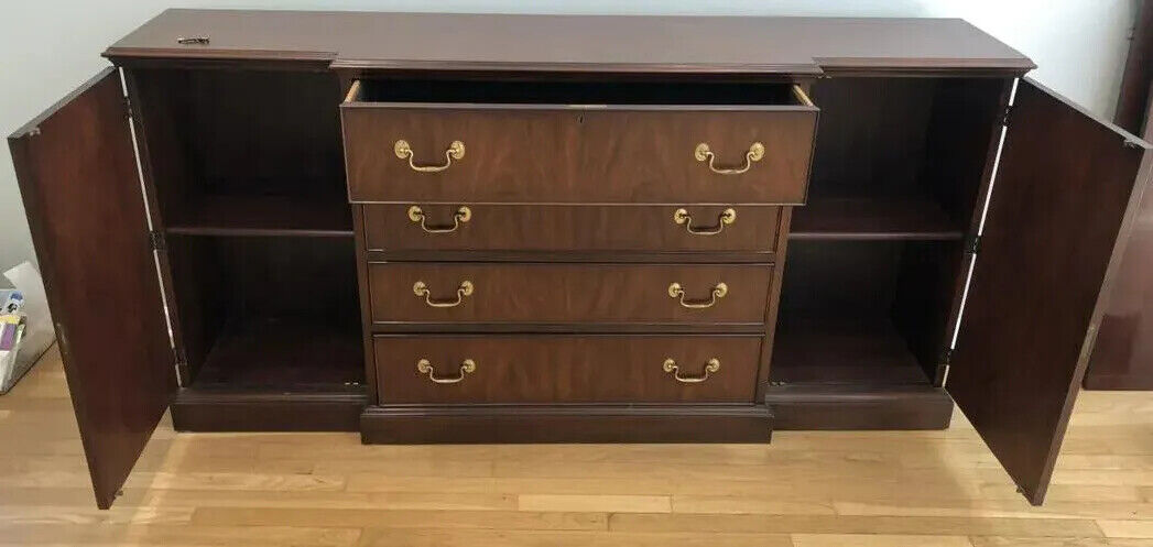 Henkel Harris Flame Mahogany Sideboard Server Buffet Williamsburg Style