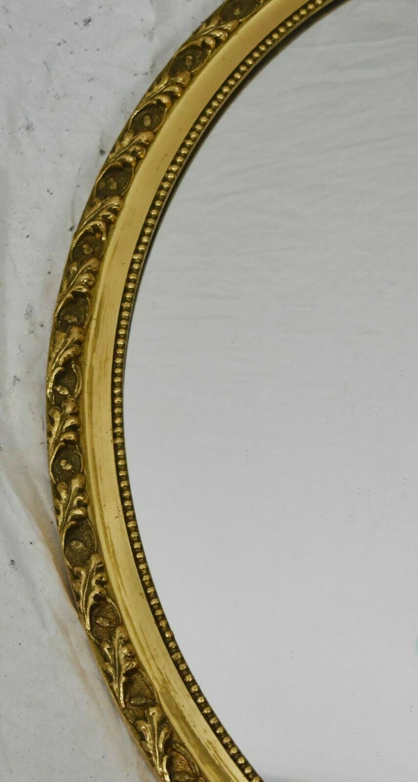 GORGEOUS OVAL FRAME GOLD GILT WOOD MIRROR LEAF TRIM