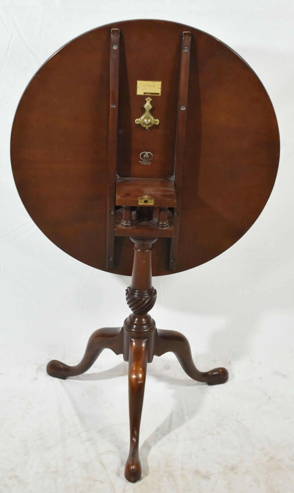 Kittinger Historic Newport Collection Mahogany Round Queen Anne Tilt Top Table