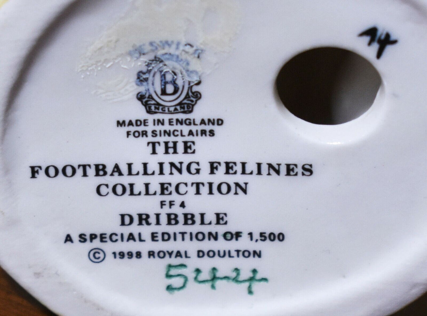 Royal Doulton "The Footballing Felines Collection" "Dribble" LIMITED 544/1500