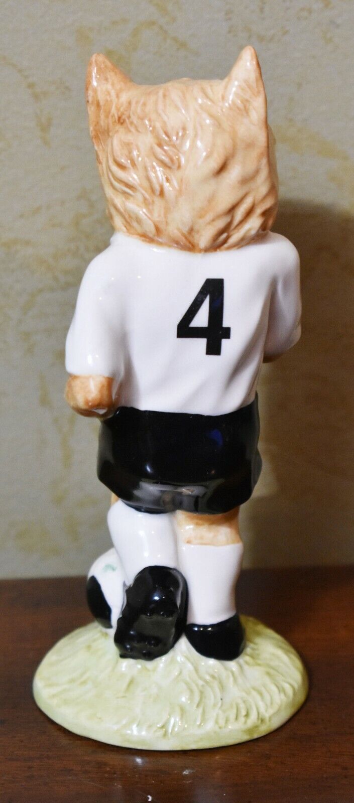 Royal Doulton "The Footballing Felines Collection" "Dribble" LIMITED 544/1500