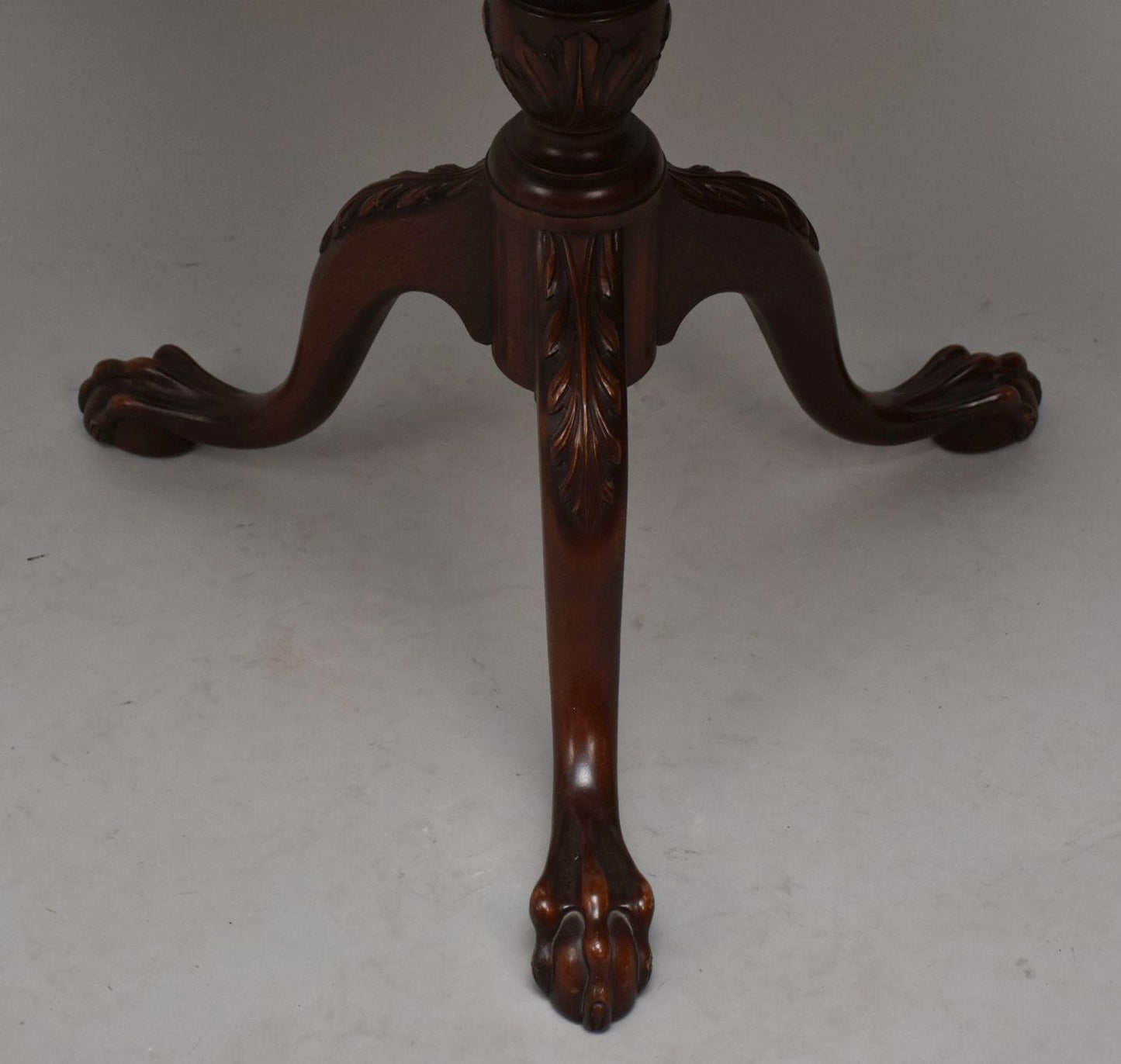 Kittinger Carved Shells Chippendale Mahogany Tilt Top Table Ball & Claw A285