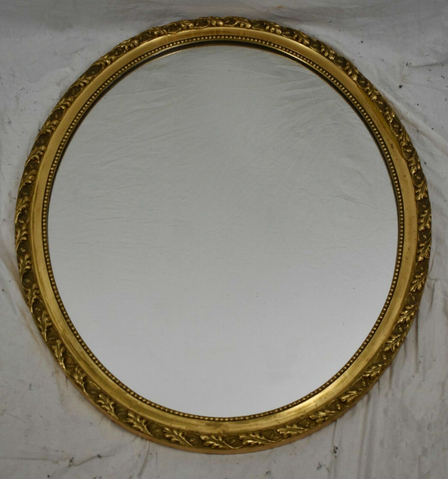 GORGEOUS OVAL FRAME GOLD GILT WOOD MIRROR LEAF TRIM