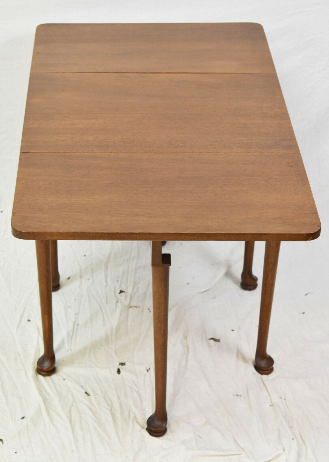 Biggs (KITTINGER) Chippendale Mahogany Small Drop Leaf Table Pembroke Table