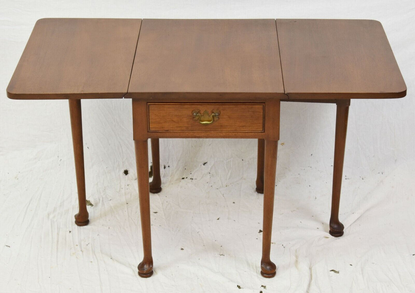 Biggs (KITTINGER) Chippendale Mahogany Small Drop Leaf Table Pembroke Table