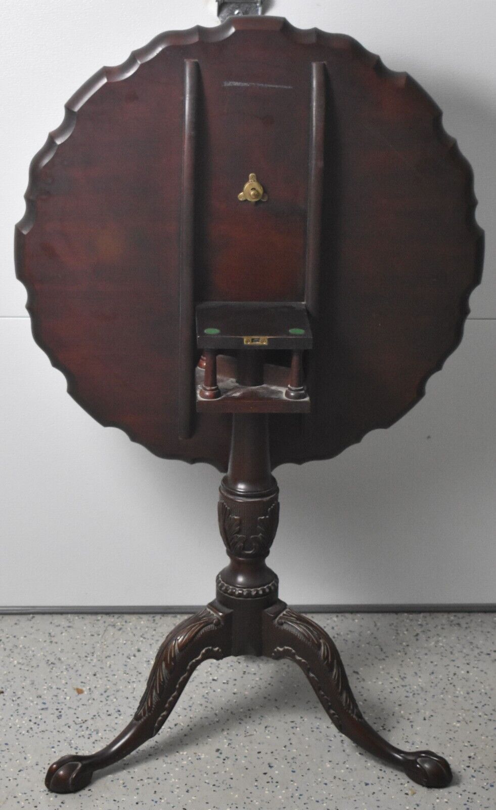 Henkel Harris Carved Chippendale Mahogany Pie Crust Tilt Top Table Claw & Ball