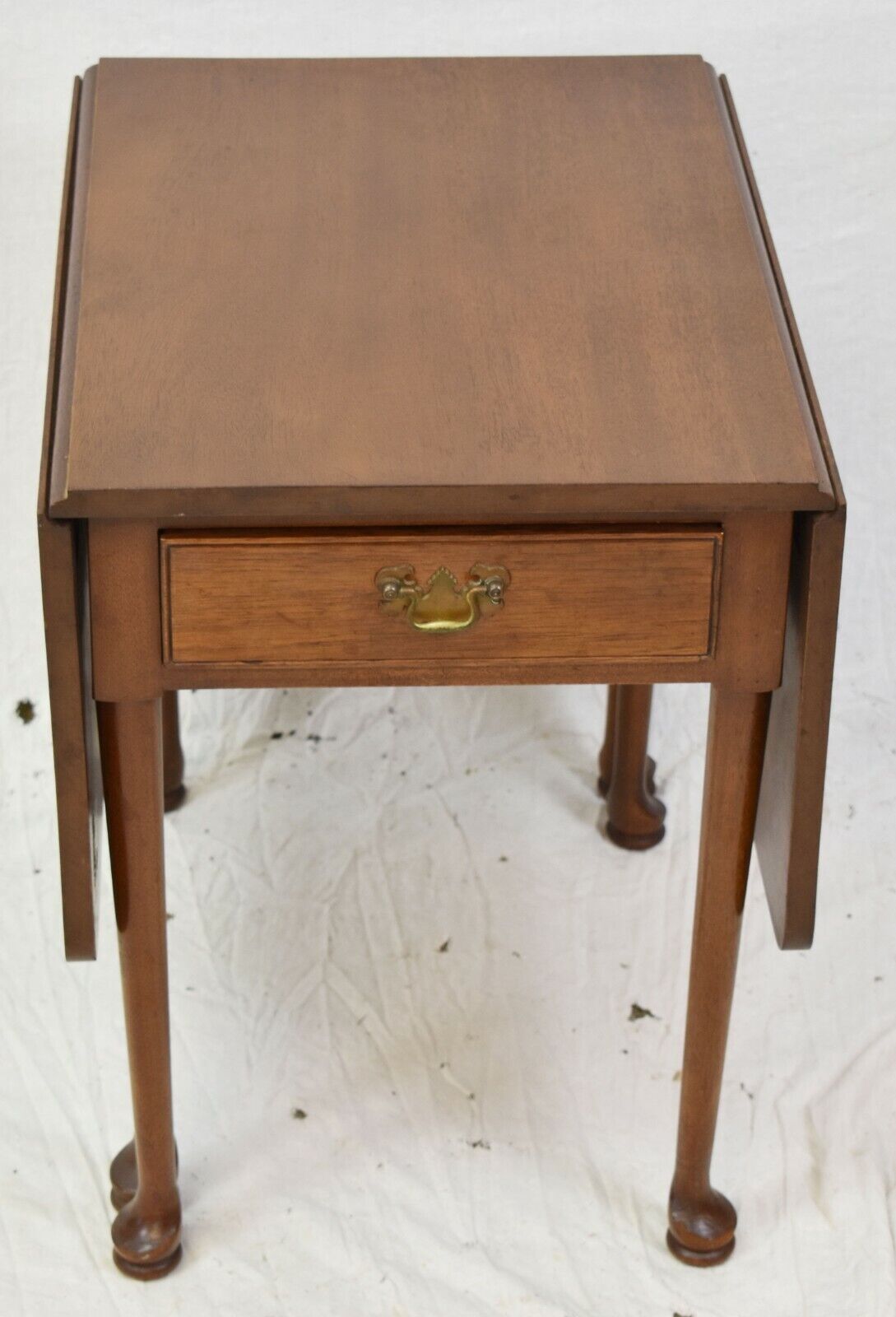 Biggs (KITTINGER) Chippendale Mahogany Small Drop Leaf Table Pembroke Table